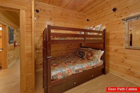 Cabin with full size bunk beds for 4 - Absolutely Viewtiful