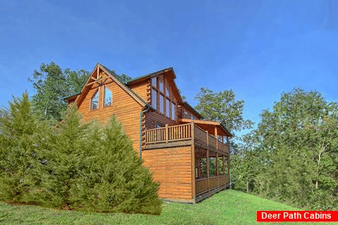 Premium 4 bedroom cabin with 2 decks and hot tub - Absolutely Viewtiful