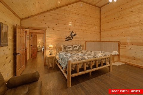 6 Bedroom Cabin with King Suite Sleeps 17 - Splashin On Smoky Ridge