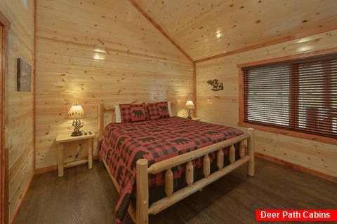 King Bedroom with Flatscreen TV - Splashin On Smoky Ridge