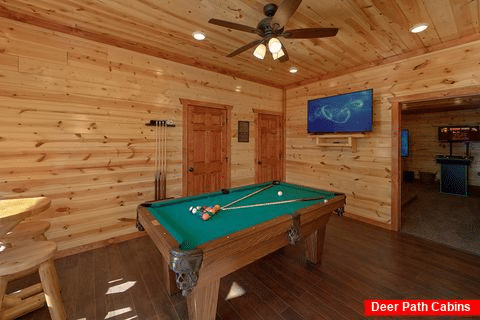 6 Bedroom Cabin with Pool Table and WiFi - Splashin On Smoky Ridge
