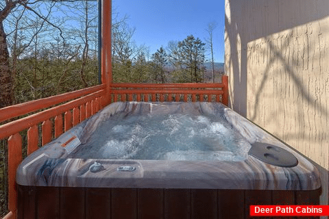 Luxury 6 Bedroom Cabin with Large Hot Tub - Splashin On Smoky Ridge