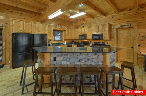 9 bedroom cabin with oversize kitchen - Summit View Lodge