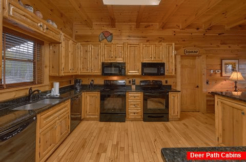9 Bedroom cabin with 2 stoves and 2 microwaves - Summit View Lodge