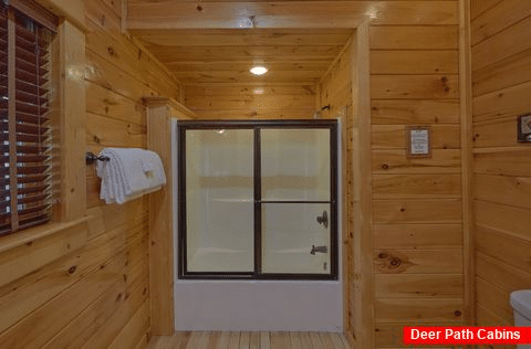 Master bathroom on main level in 9 Bedroom cabin - Summit View Lodge