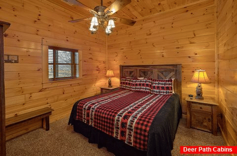 7 King bedrooms in Luxury rental cabin - Summit View Lodge