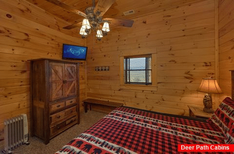 9 bedroom cabin with private King bedrooms - Summit View Lodge