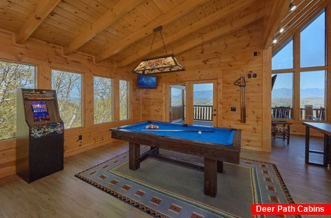 9 bedroom cabin with Pool Table and arcade game - Summit View Lodge