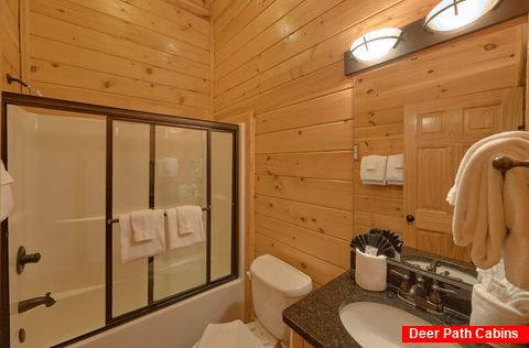 Premium 9 bedroom Cabin with 7 full bathrooms - Summit View Lodge