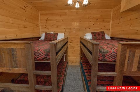 4 Sets of Queen Bunk Beds in 9 bedroom cabin - Summit View Lodge