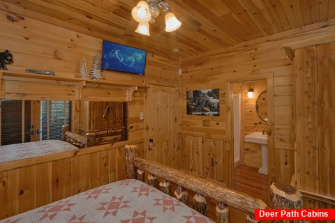 Luxurious 5 bedroom cabin with private bathrooms - Majestic Peace