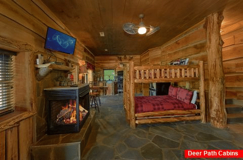 Cabin with bunk beds, 2 Kitchens and Fireplace - Majestic Peace