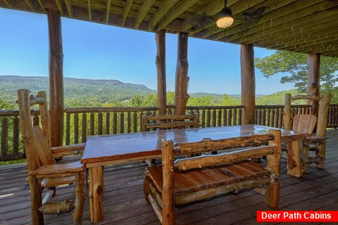 Outdoor Dining Area overlooking Mountain Views - Majestic Peace