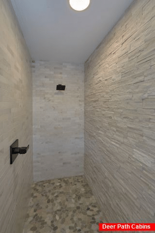Gatlinburg Cabin Rental with Luxurious Showers - A Castle in the Clouds