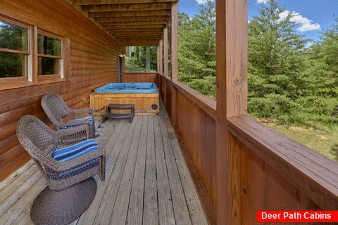 2 bedroom cabin with private hot tub - Autumn Breeze