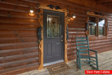 2 bedroom cabin with hand carved decorations - Autumn Breeze