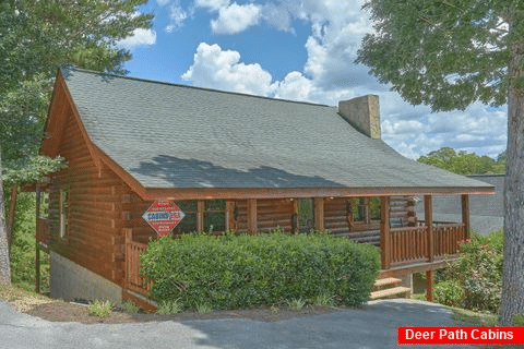 2 Bedroom Pigeon Forge cabin with flat parking - Autumn Breeze