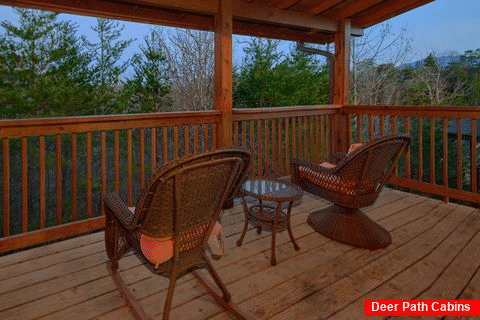 Pigeon Forge Resort cabin with wooded view - Autumn Breeze