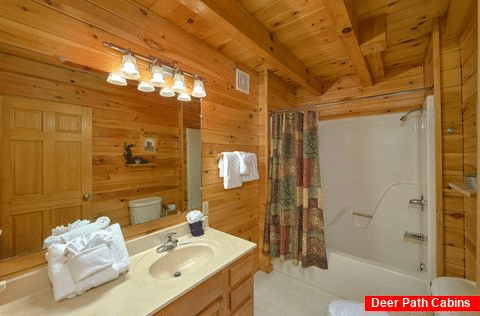 Rustic 2 bedroom cabin with 2 full baths - A Peaceful Retreat