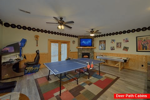 Game Room with Ping Pong Table 6 Bedroom Cabin - Quiet Oak