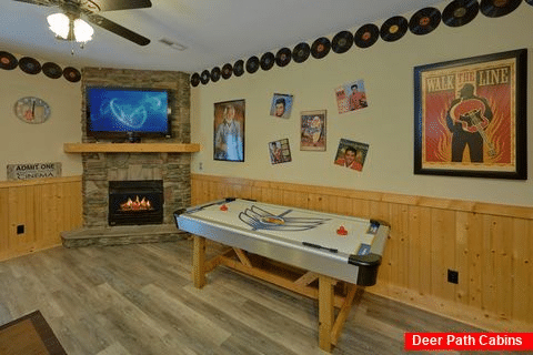 6 Bedroom Cabin Game Room with Air Hockey - Quiet Oak