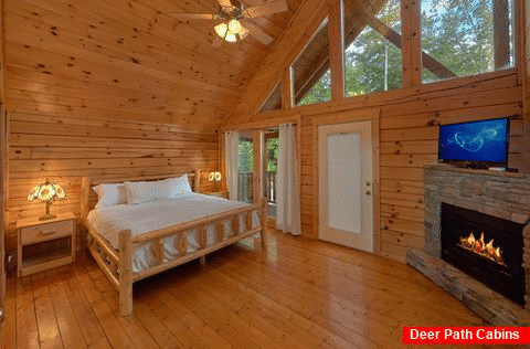 Master Suite with Fireplace and Jacuzzi Tub - Lookout Lodge