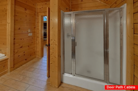 Luxurious 6 Bedroom Cabin Sleeps 22 - Lookout Lodge