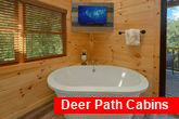 Cabin rental with private tub, TV and King bed