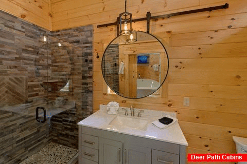 Honeymoon cabin with Luxurious Master Bath - Tennessee Treehouse