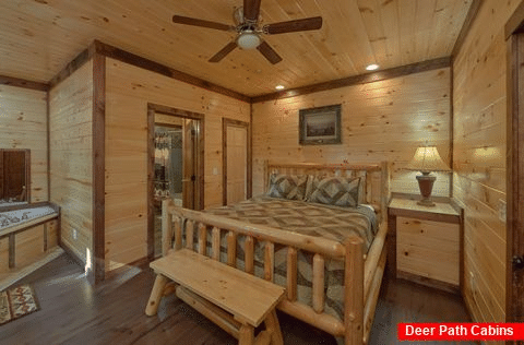 King Bedroom with Flatscreen TV Sleeps 14 - Bar Mountain II