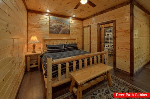 King Bedroom with Flatscreen TV - Bar Mountain II