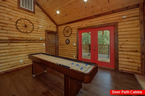 Large Cabin with Shuffleboard Sleeps 14 - Bar Mountain II