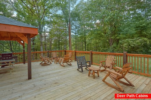 Outdoor Rocking Chairs with Wooded View - Bar Mountain II