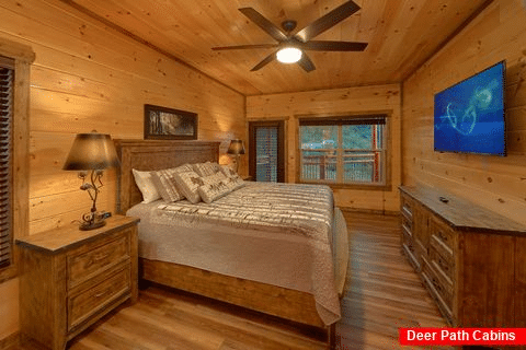 Premium 3 bedroom cabin with Master King Bedroom - Smoky Bear Lodge