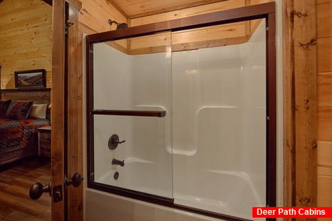 Premium cabin with 3 Luxurious Master baths - Smoky Bear Lodge