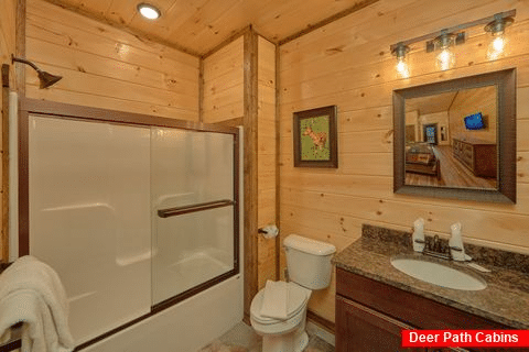 Master Bedroom with bath in 3 bedroom pool cabin - Smoky Bear Lodge