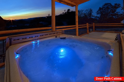 Luxurious cabin with 3 bedrooms and hot tub - Smoky Bear Lodge