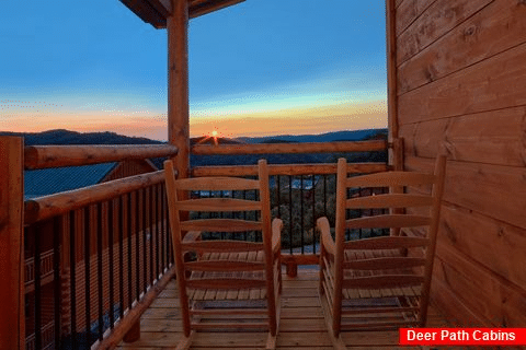 Cabin with private decks for each bedroom - Smoky Bear Lodge