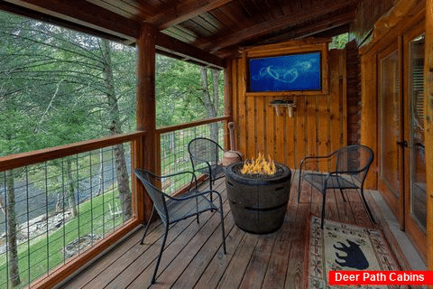 2 bedroom cabin with FIre Pit and outdoor TV - River Edge