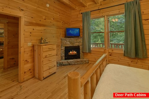Beautiful 6 Bedroom 7.5 Bath Cabin Sleeps 22 - Lookout Lodge