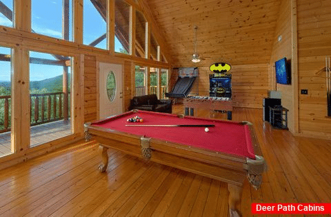 Large Game Room with Pool Table 6 Bedroom Cabin - Lookout Lodge