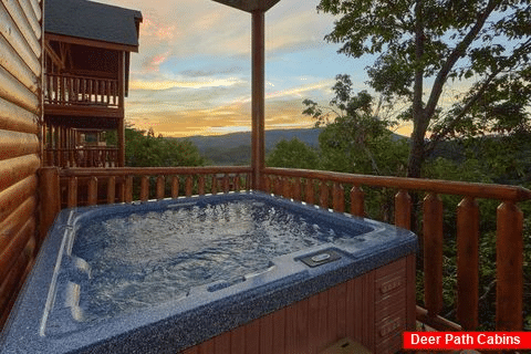 6 Bedroom Cabin with Hot Tub and Views - Lookout Lodge