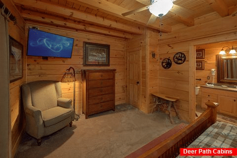 Large Open Floor Plan 6 Bedroom Cabin Sleeps 18 - KenKnight's Wilderness Lodge