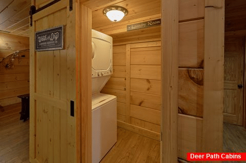 Washer and Dryer 6 Bedroom Cabin Sleeps 18 - KenKnight's Wilderness Lodge