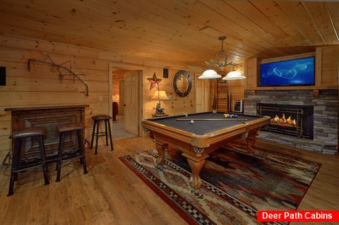 Large Game Room with Pool Table 6 Bedroom Cabin - KenKnight's Wilderness Lodge