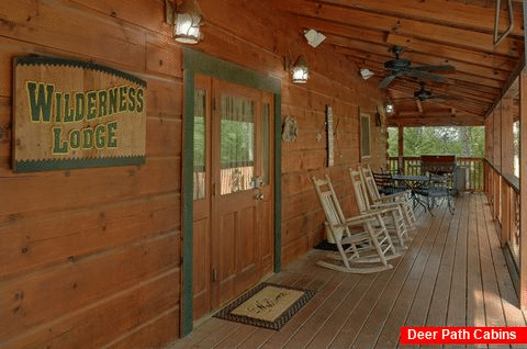 Lots of Out Door Space 6 Bedroom Cabin - KenKnight's Wilderness Lodge