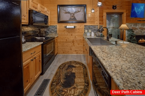 Pigeon Forge Cabin with Fully Equipped Kitchen - Lovers Paradise