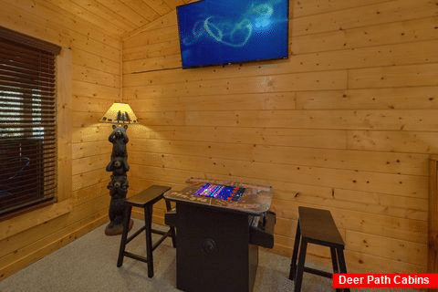 Pigeon Forge 2 Bedroom Cabin with Arcade - Lovers Paradise
