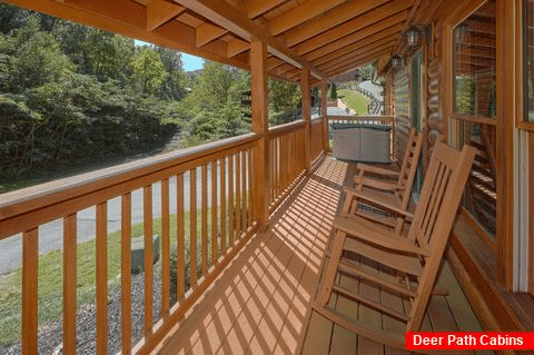 2 Bedroom Cabin with Rocking Chairs - Lovers Paradise