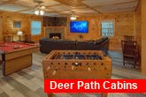 3 bedroom cabin with Pool Table and Foosball 